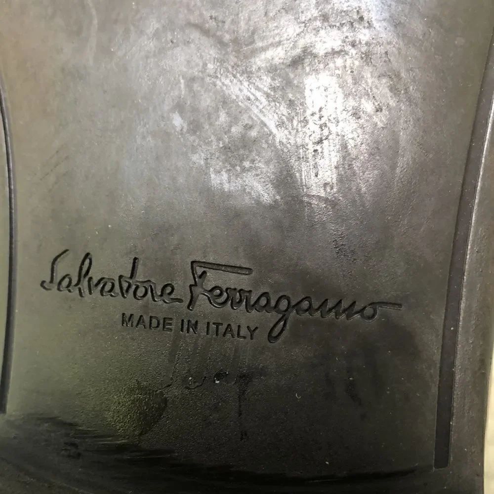 Ferragamo slip ons - Picture 8 of 11